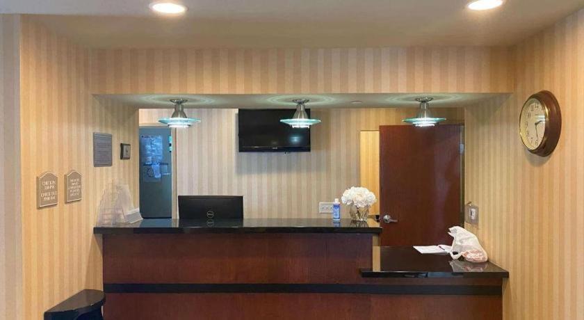Americinn By Wyndham Ошкош Екстериор снимка